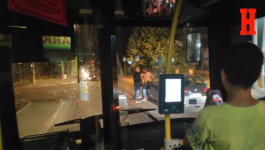 TUČA NA ALTINI: Blokirali autobus i pravili haos nasred puta