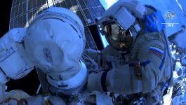 "OSTAVLJAJ SVE I VRAĆAJ SE!": Prekinuta svemirska šetnja ruskog kosmonauta zbog problema sa odelom