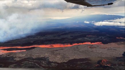 UZBUNA NA HAVAJIMA: Najveći aktivni vulkan na svetu Mauna Loa probudio se posle 38 godina