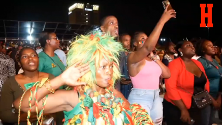 PRESREĆNI ZBOG POBEDE: Kamerunci u Jaundeu proslavili trijumf reprezentacije nad Brazilom