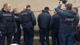 HAOS KOD HOČE: Policija došla da zapleni vino porodici Petrović