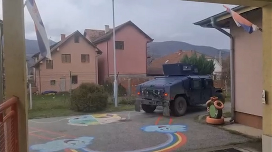 Specijalna kosovska policija bornim vozilima ušla u dvorište obdaništa u Leposaviću
