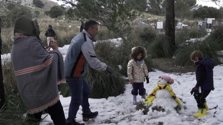 ŠOK NA MAJORCI: Žitelji španskog ostrva iznenađeni neuobičajenim snežnim padavinama