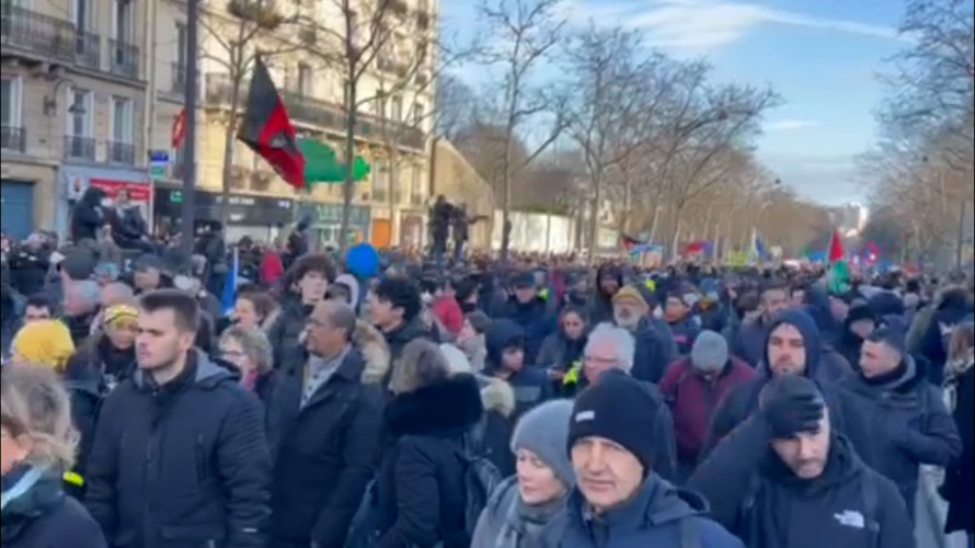 PROTESTI U PARIZU: Organizatori tvrde - Protiv penzijske reforme okupilo se pola miliona ljudi