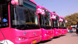 SAMO ZA ŽENE: U Karačiju predstavljeni autobusi isključivo za prevoz pripadnica lepšeg pola