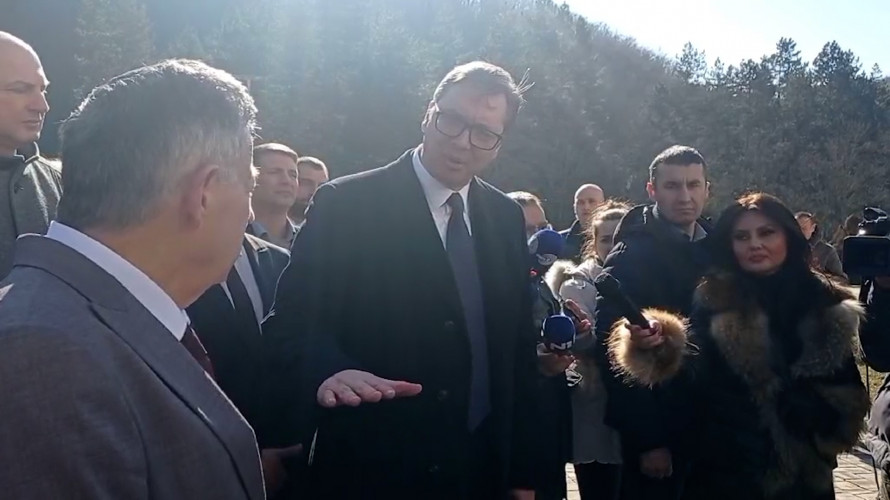 PREDSEDNIK SRBIJE U KURŠUMLIJSKOJ BANjI Vučić prisustvuje otvaranju rekonstruisanog hotela