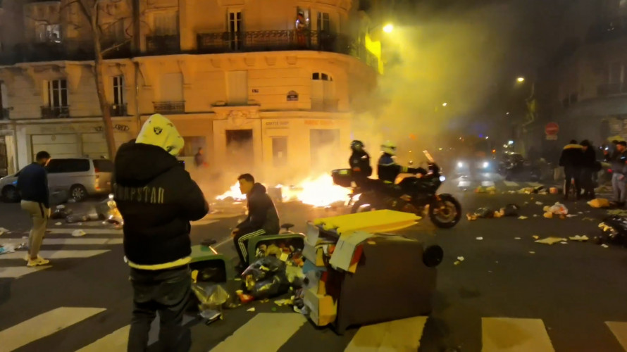 SITUACIJA SE ZAOŠTRAVA: Policija u Parizu protiv demonstranata koristi suzavac i dimne bombe