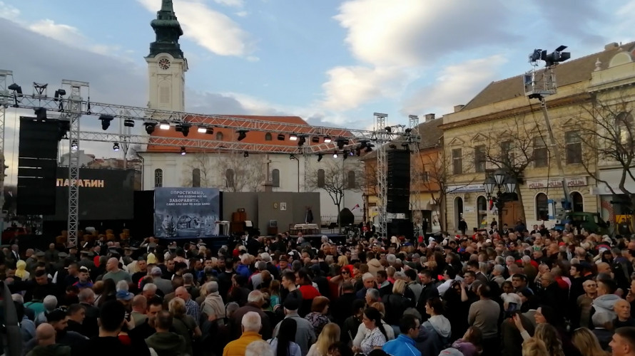 DRŽAVNA CEREMONIJA U SOMBORU: Vučić stigao na obeležavanje Dana sećanja na stradale u NATO agresiji