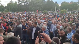 GRMI „SRBIJA-KOSOVO!“: U Nikšiću veliki skup podrške Srbima na KiM