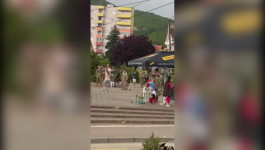 GRAJA I SMEH: Srpski mališni igrali fubal sa pripadnicima Kfora