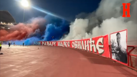 Koreografija "delija" u bojama srpske zastave