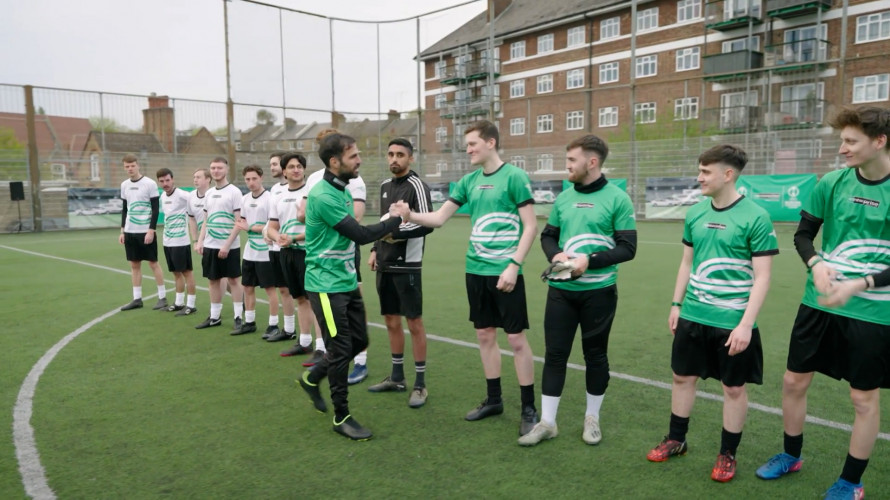 Sesk Fabregas oduševio fanove - igrao fudbal sa njima u Londonu