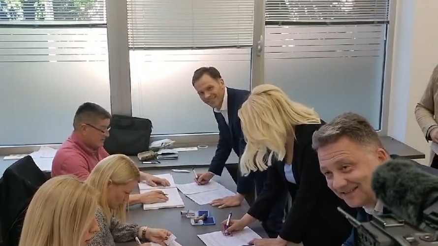 MALI PODRŽAO LISTU SNS: Ministar dao potpis za lokalne izbore u Beogradu