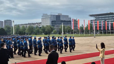 POSTROJENA GARDA: Poslednje pripreme za doček predsednika Sija pred Palatom Srbija