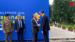 PREDSEDNIK NA CEREMONIJI DANA EVROPE: Srdačan pozdrav Vučića sa Žiofreom